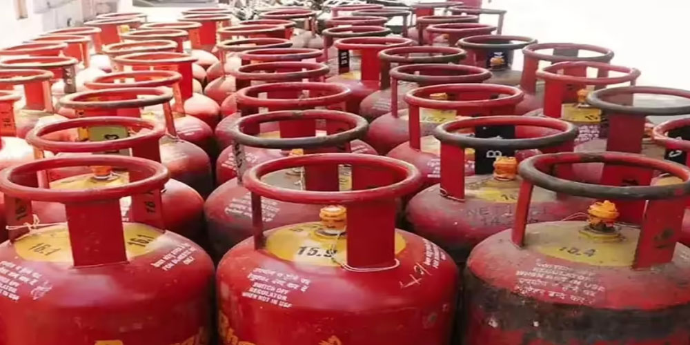 Gas cylinders seized in Coimbatore warehouse