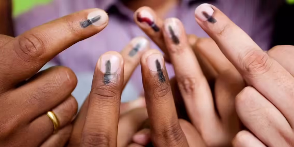 வாக்களித்த பின் விரலில் மை அடையாளம்