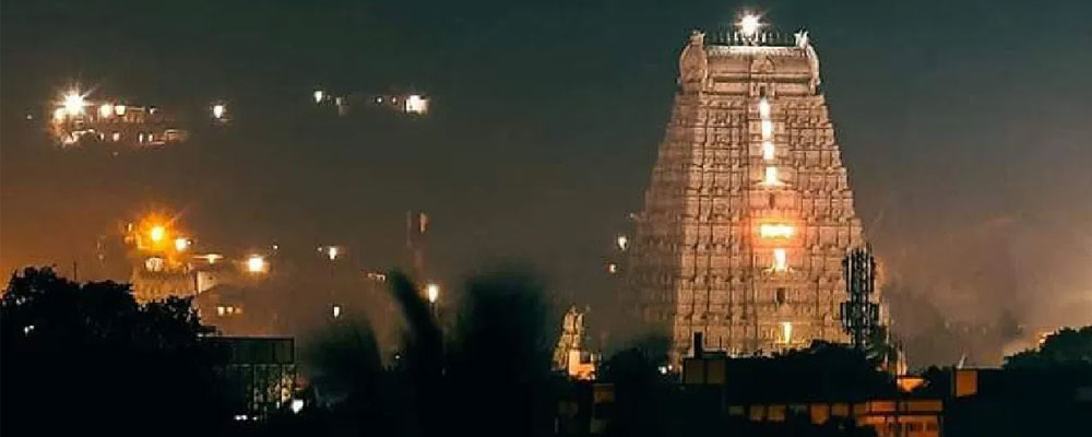 அண்ணாமலையார் கோவிலில் பக்தர்கள் கூட்டம்