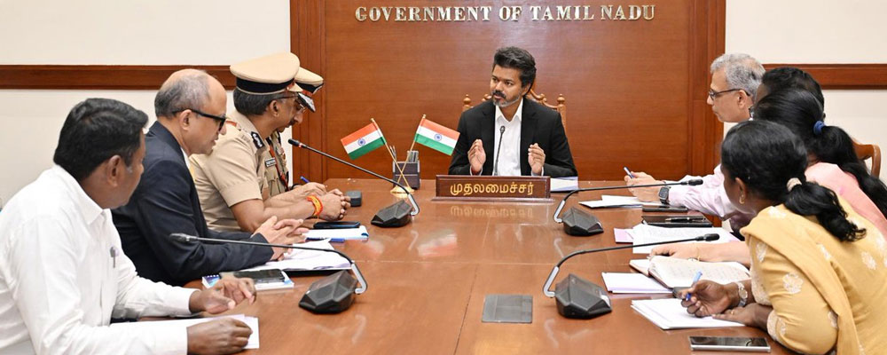 தலைமை செயலகத்தில் ஆலோசனை நடத்தும் முதல்வர் விஜய்