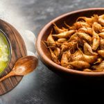 நெய்யில் வறுத்த பூண்டு வைத்துள்ள ஆரோக்கிய உணவு படம்