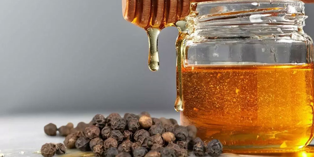 தேன் மற்றும் மிளகு தொண்டை வலிக்கு வீட்டுவைத்தியம்