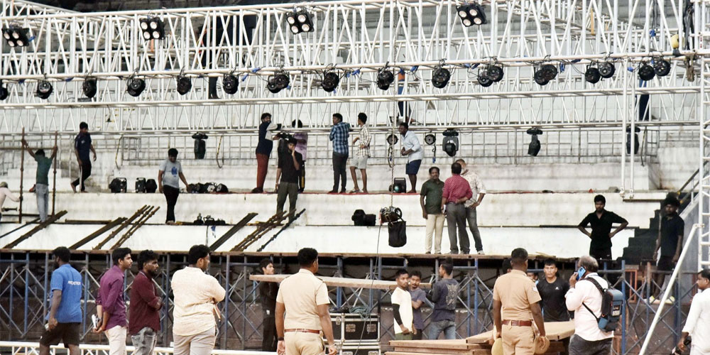நேரு உள்விளையாட்டு அரங்கில் ஏற்பாடுகள்