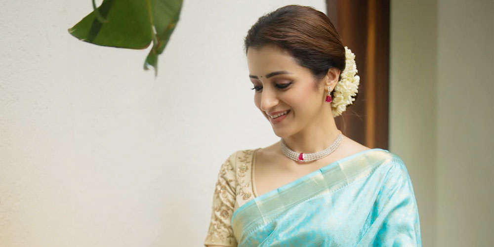 விஜய்யுடன் தொடர்புடைய அரசியல் வதந்திகளில் பேசப்படும் நடிகை த்ரிஷா