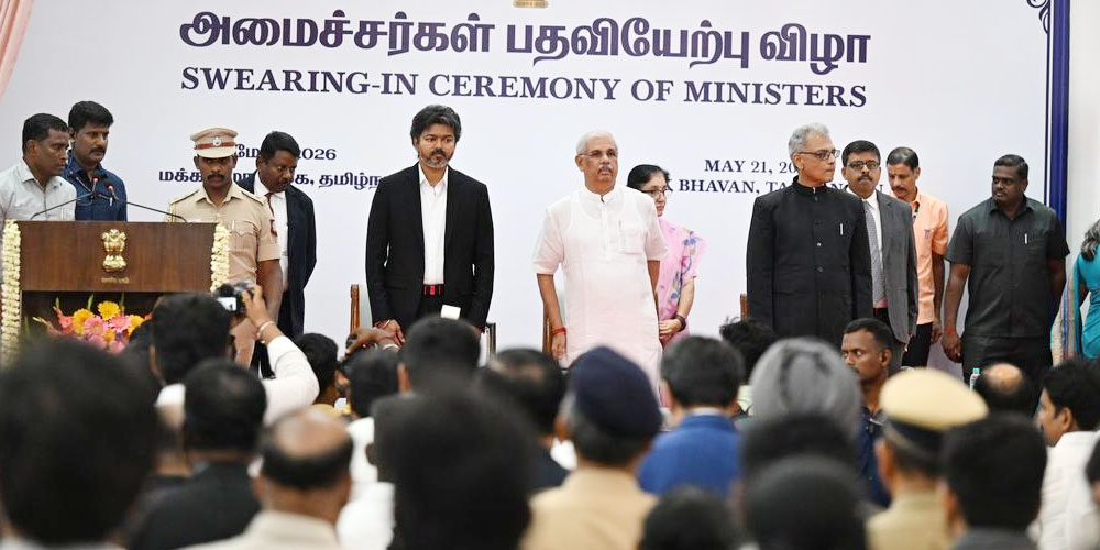 அமைச்சரவை தொடர்பாக ஆலோசனை நடத்தும் விஜய்