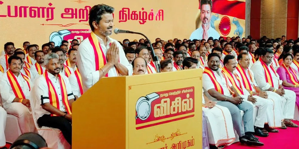 அரசியல் ஆலோசனையில் விஜய்
