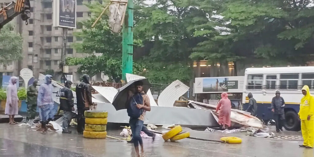 மும்பை கனமழை ரெட் அலர்ட் வானிலை எச்சரிக்கை